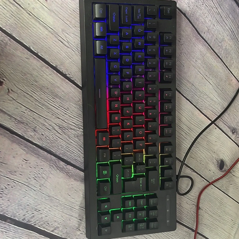 I am selling a keyboard and mouse. Good condition.